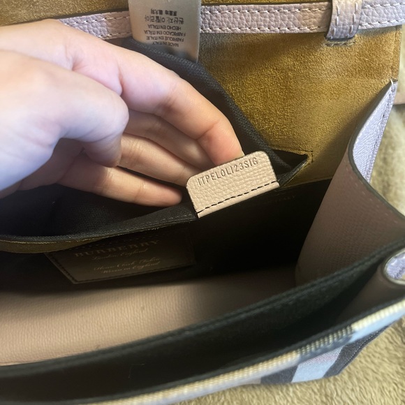 Burberry authentic purse - Picture 3 of 3